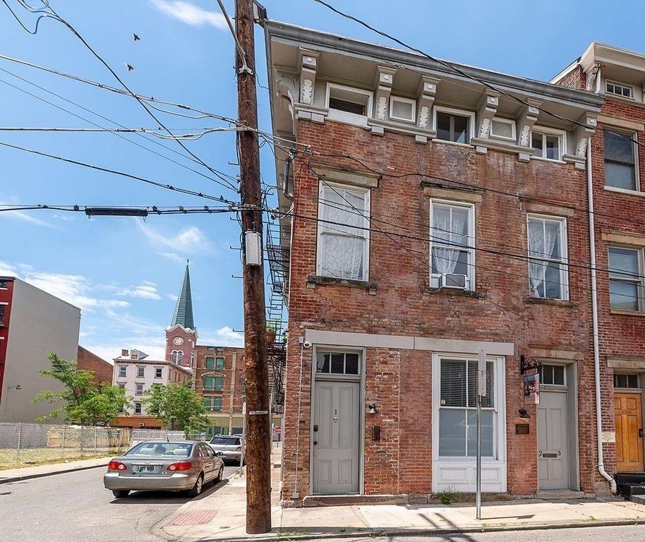 1667 Hamer Street - 1