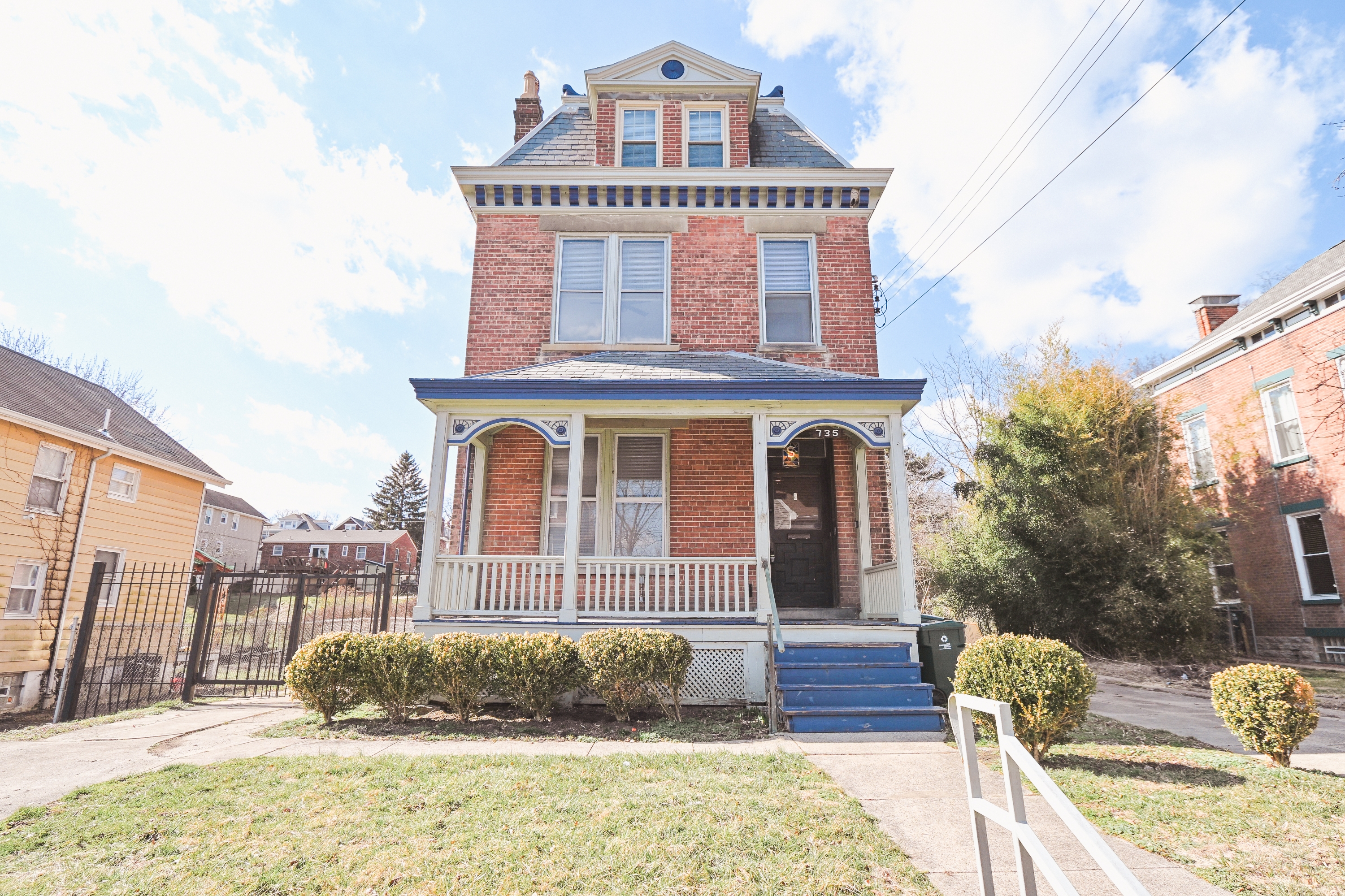 735 Considine Avenue